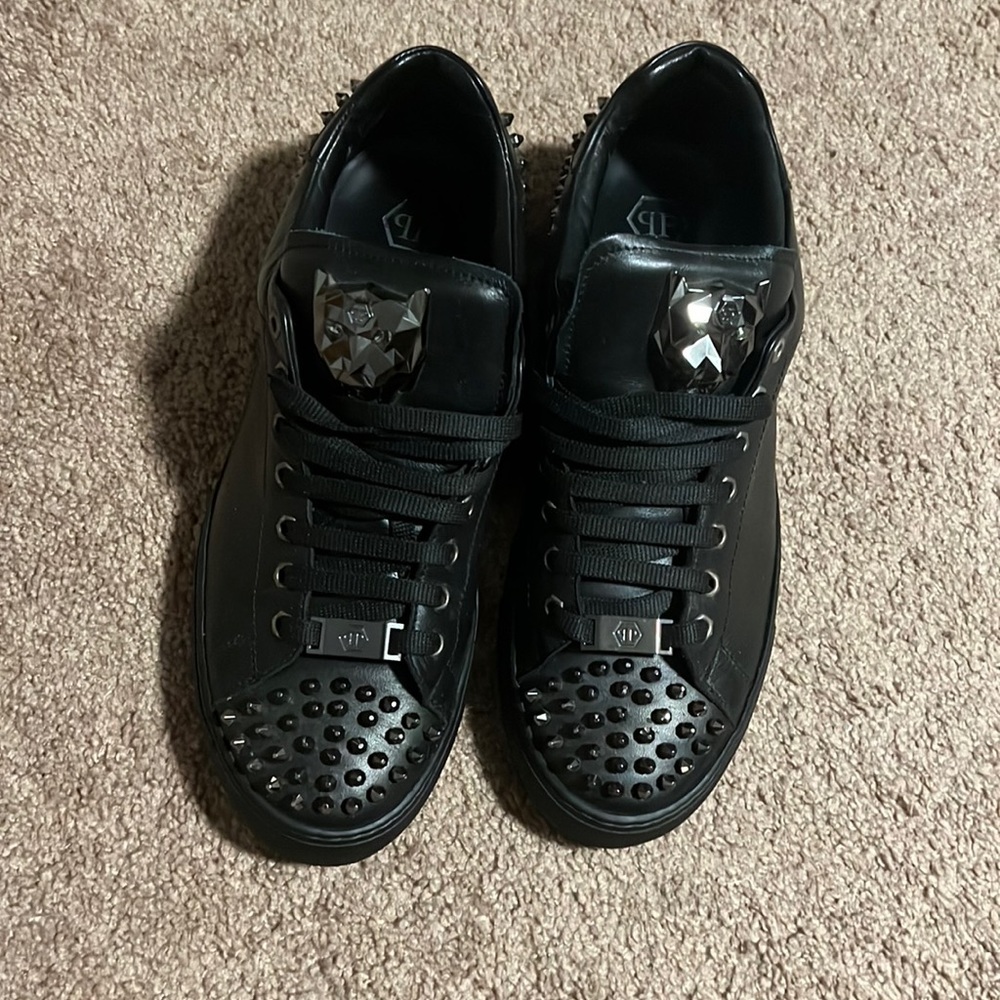 Used luxury brand shoes